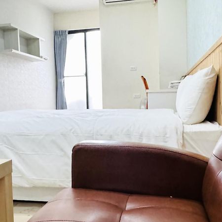 Apartamento Didi House無人化自助入住#附車位有限須預約 Tainan Exterior foto